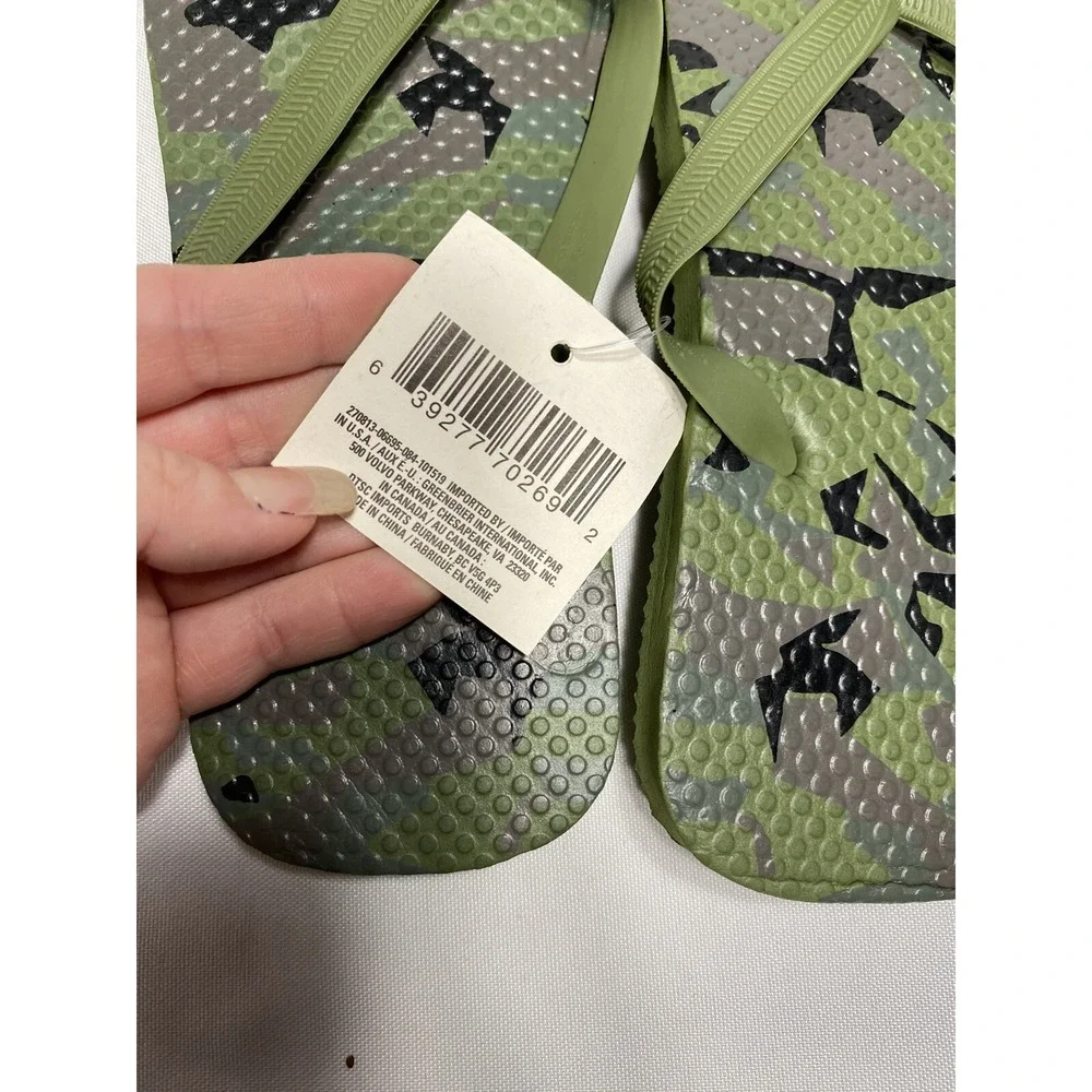 NEW‎ boys green camo flip flops sandals size large 2 - 3